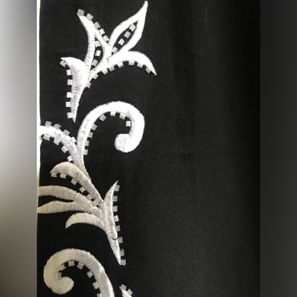 CACHE size 6 , black women’s long flare leg beaded lots of beautiful details - Picture 9 of 12